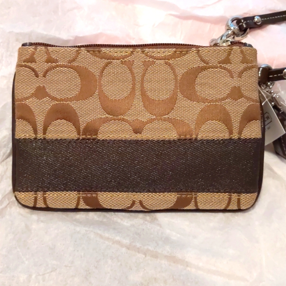 NWT COACH CORNER ZIP WRISTLET
